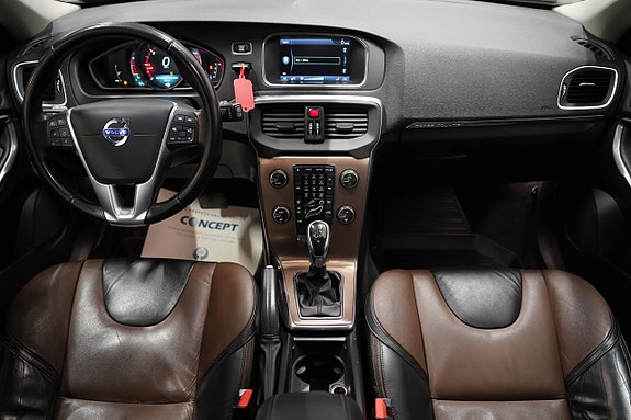 Volvo V40 Cross Country 9 of 17