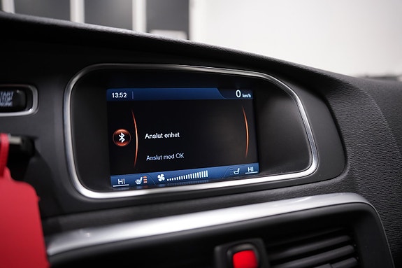 Volvo V40 Cross Country 14 of 17
