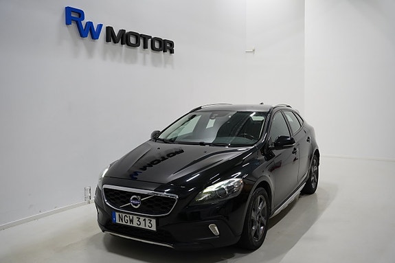 Volvo V40 Cross Country 2 of 5