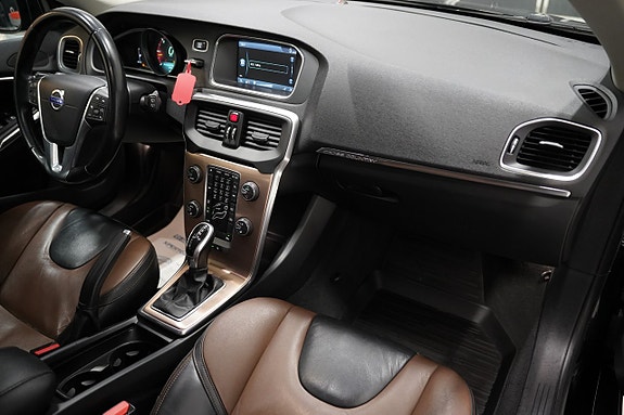 Volvo V40 Cross Country 8 of 17