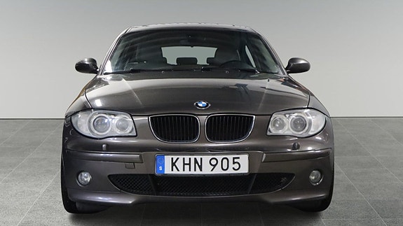 BMW 118i 2 of 5