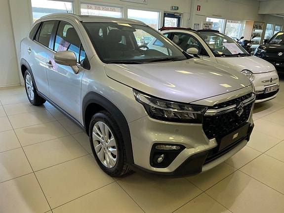 Suzuki S-Cross 3 of 8
