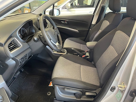 Suzuki S-Cross 7 of 8