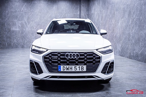 Audi Q5 2 of 27
