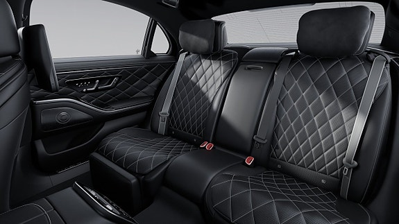 Mercedes-Benz S580 e 15 of 16
