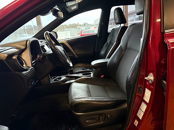 Toyota RAV4 4 of 17