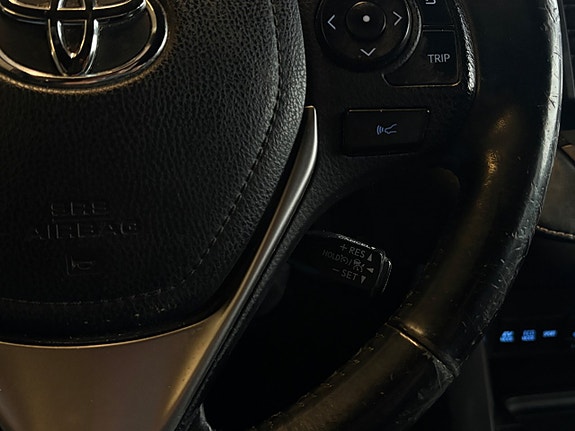 Toyota RAV4 11 of 17