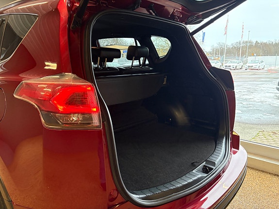 Toyota RAV4 3 of 17