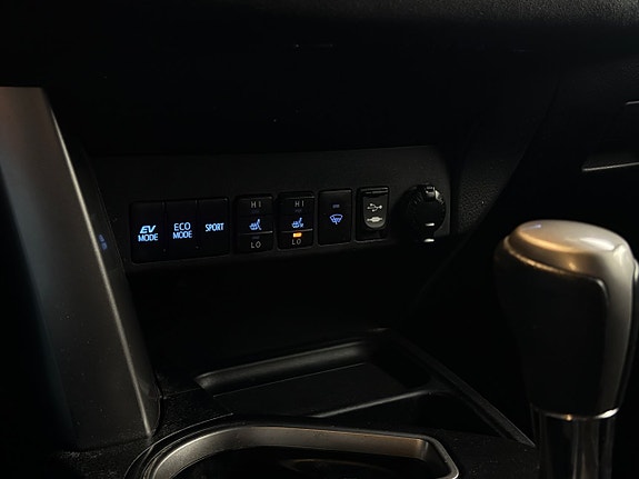 Toyota RAV4 12 of 17