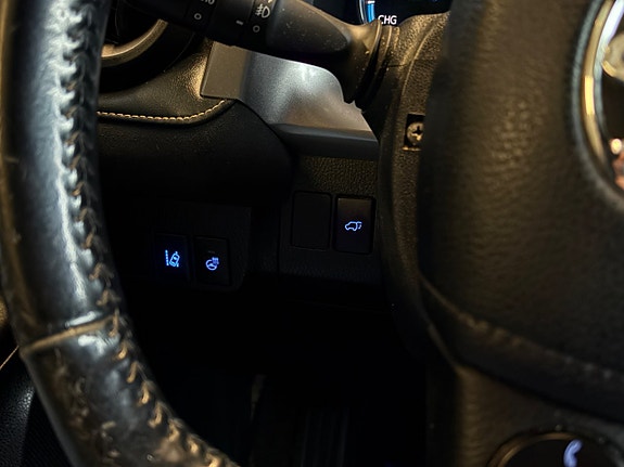 Toyota RAV4 10 of 17