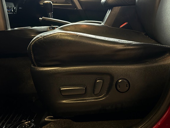 Toyota RAV4 7 of 17