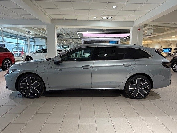 Volkswagen Passat 2 of 5