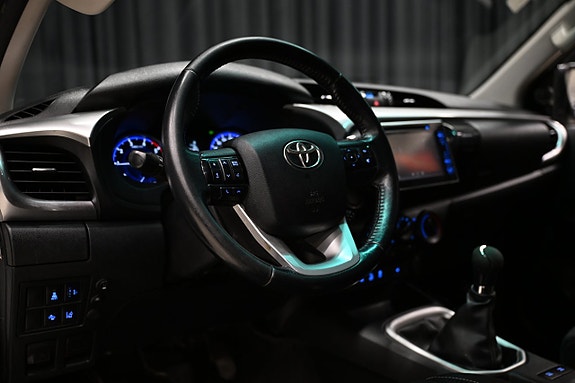 Toyota HiLux 12 of 29