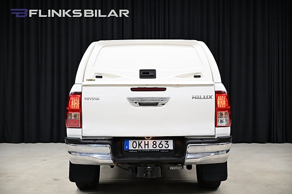 Toyota HiLux 17 of 29