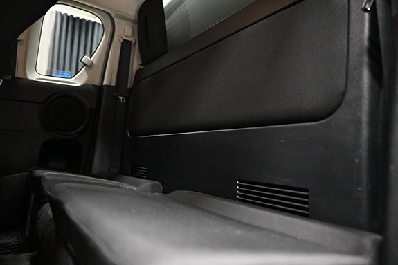 Toyota HiLux 15 of 29
