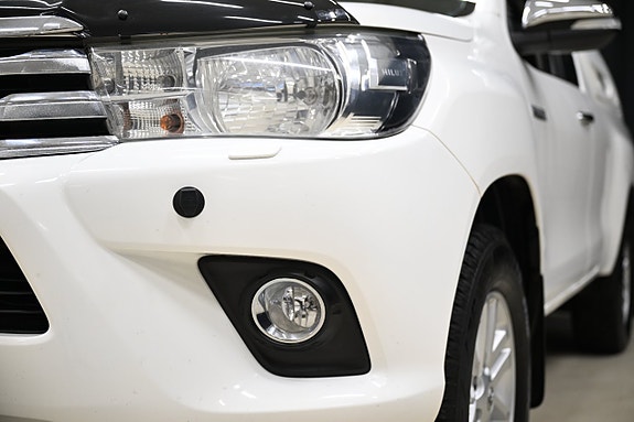 Toyota HiLux 11 of 29