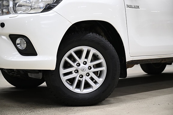 Toyota HiLux 3 of 29