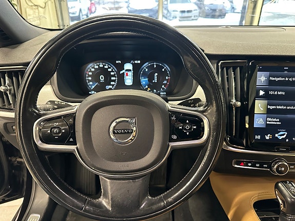 Volvo S90 16 of 27