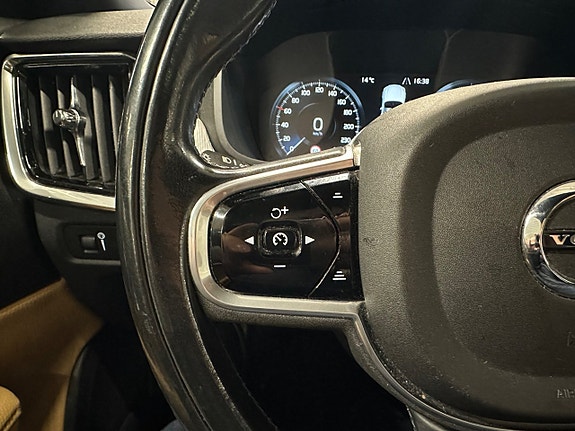Volvo S90 17 of 27