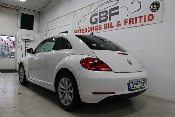 Volkswagen Beetle 3 of 5