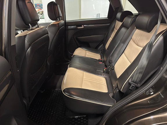 Kia Sorento 8 of 12