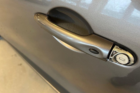 Renault Clio 17 of 20