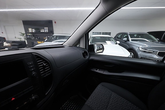 Mercedes-Benz eVito 111 14 of 16