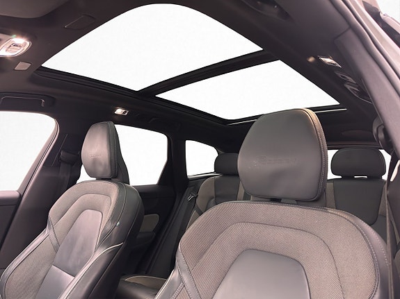 Volvo XC60 10 of 29