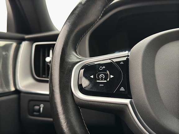 Volvo XC60 13 of 29