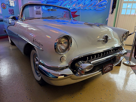 Oldsmobile Ninety Eight 6 of 27