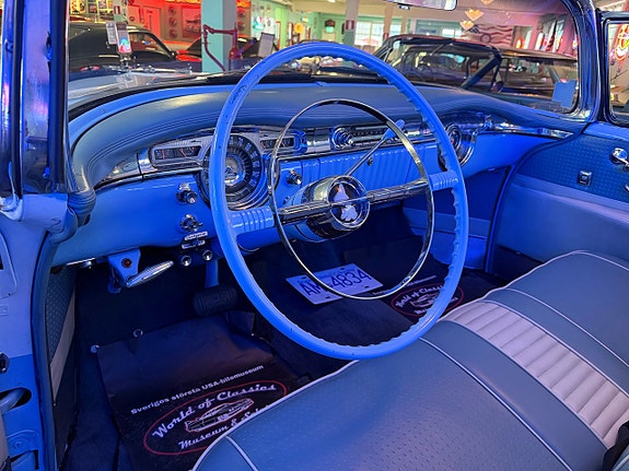 Oldsmobile Ninety Eight 14 of 27