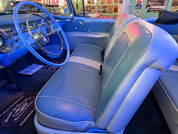 Oldsmobile Ninety Eight 13 of 27