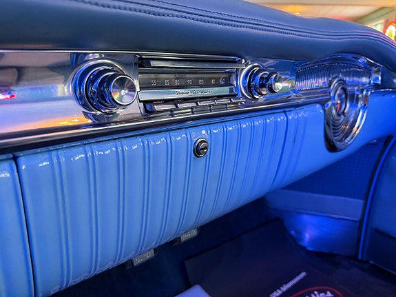 Oldsmobile Ninety Eight 19 of 27