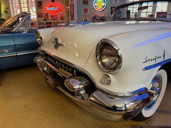 Oldsmobile Ninety Eight 4 of 27