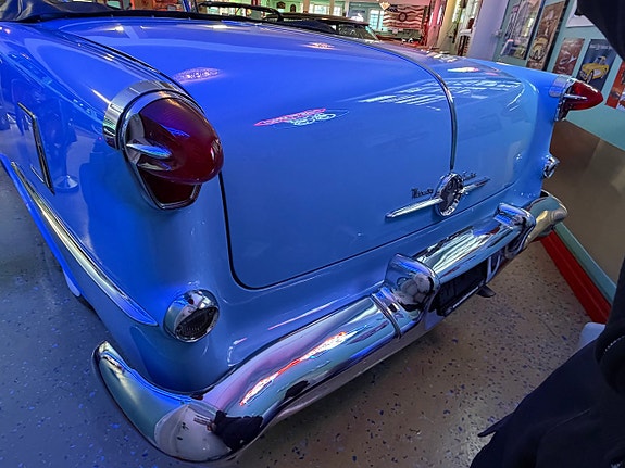 Oldsmobile Ninety Eight 8 of 27