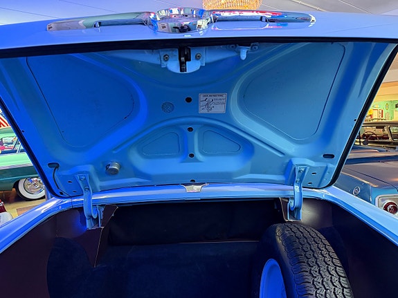Oldsmobile Ninety Eight 21 of 27