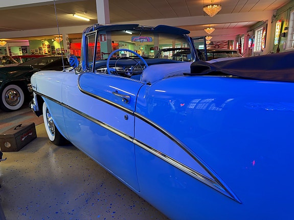 Oldsmobile Ninety Eight 7 of 27