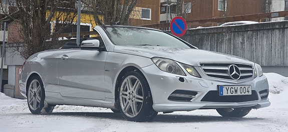 Mercedes-Benz E350 3 of 5