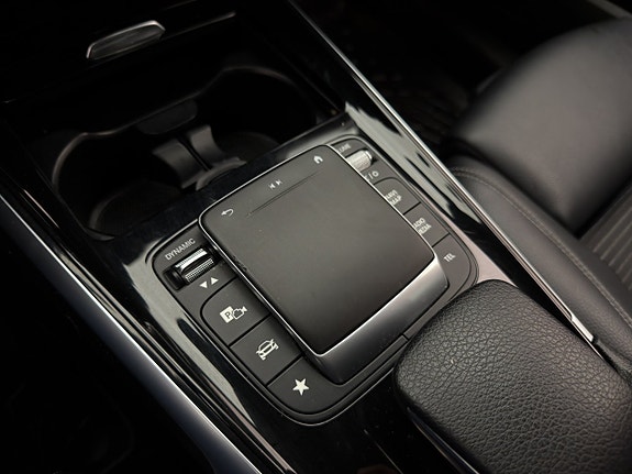 Mercedes-Benz GLB200 25 of 30
