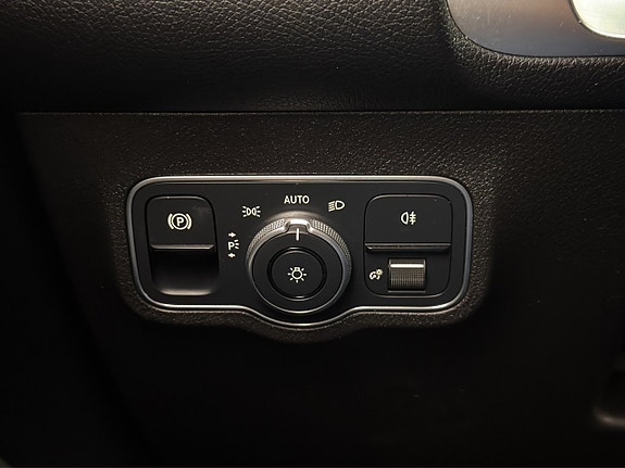 Mercedes-Benz GLB200 22 of 30