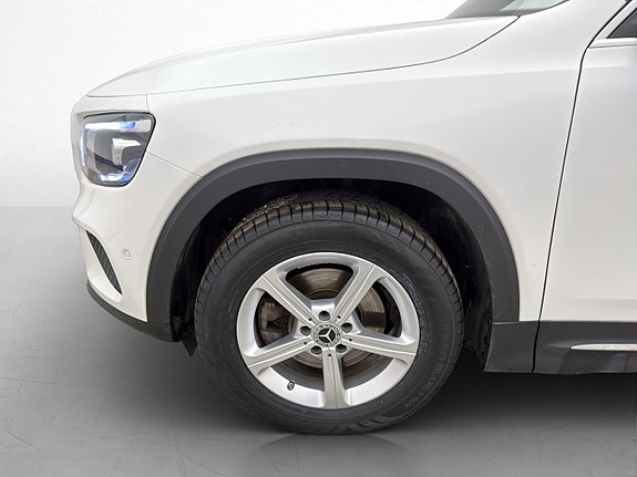 Mercedes-Benz GLB200 27 of 30