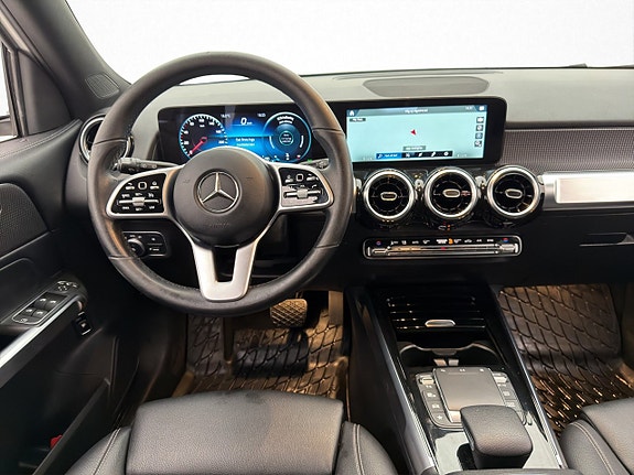 Mercedes-Benz GLB200 16 of 30