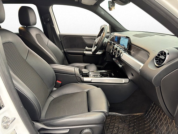 Mercedes-Benz GLB200 10 of 30