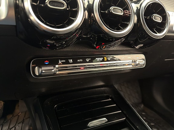 Mercedes-Benz GLB200 23 of 30