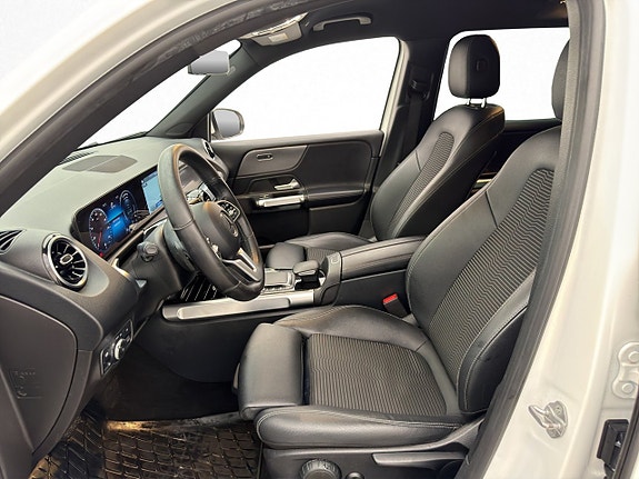 Mercedes-Benz GLB200 12 of 30
