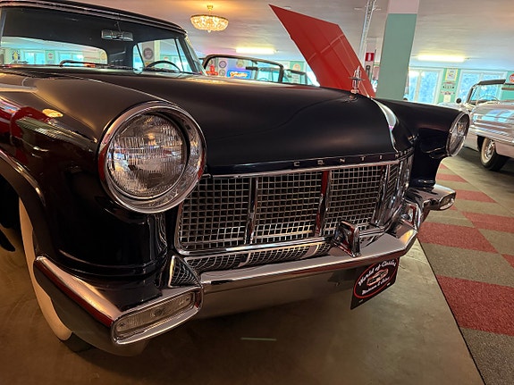Lincoln Continental 4 of 5