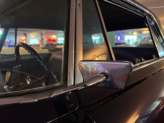 Lincoln Continental 5 of 5