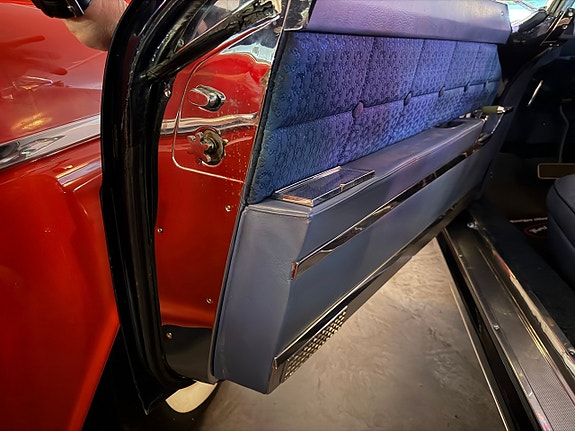 Lincoln Continental 13 of 24