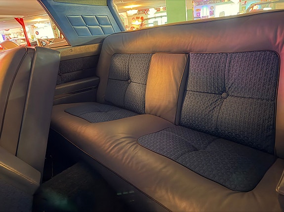 Lincoln Continental 21 of 24