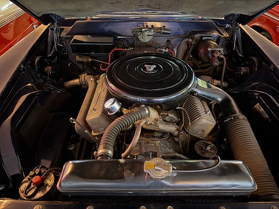 Lincoln Continental 12 of 24
